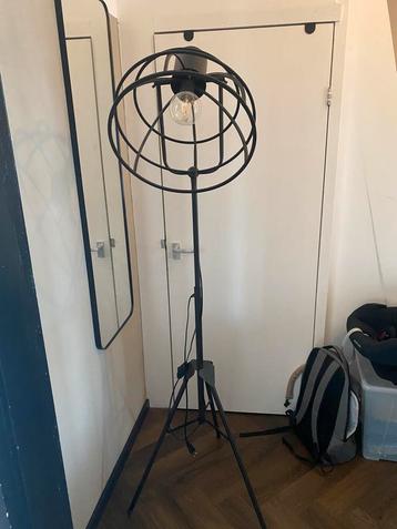 Industriële lamp  beschikbaar voor biedingen