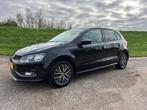 Volkswagen Polo 1.2 TSI 2017 Allstar (dealer onderhouden), Auto's, Stof, Zwart, 4 cilinders, Zwart