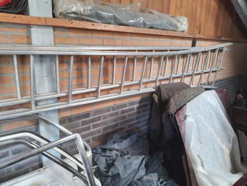 Aluminium Opsteekladder 2 x 16 sporten, Doe-het-zelf en Verbouw, Ladders en Trappen, Gebruikt, Ladder, 4 meter of meer, Opvouwbaar of Inschuifbaar