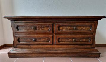 Vintage houten lage kast/dekenkist beschikbaar voor biedingen