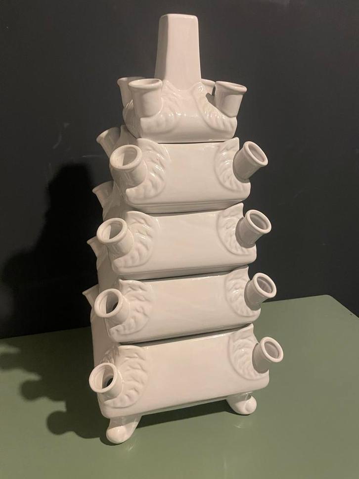 Witte Tulpenvaas - Aardewerk, Huis en Inrichting, Woonaccessoires | Vazen, Zo goed als nieuw, Wit, 75 cm of meer, Aardewerk of Porselein