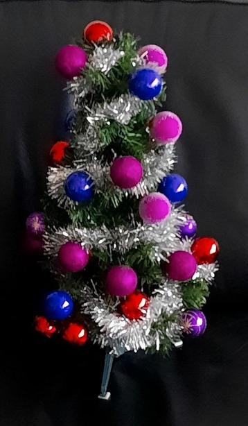 Kunstkerstboom op standaard met 36 ballen, 50 cm hoog  beschikbaar voor biedingen