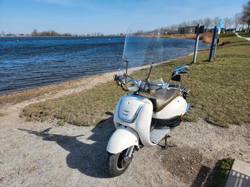 Snor scooter wit retro beschikbaar voor biedingen