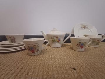 11 piece art deco nusery rhyme child's tea set beschikbaar voor biedingen