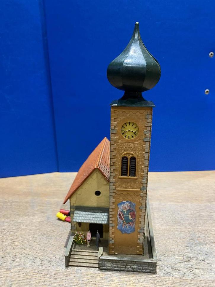 HO Faller B-238 kerk met verlichting (346), Hobby en Vrije tijd, Modeltreinen | H0, Gebruikt, Brug, Tunnel of Gebouw, Gelijkstroom of Wisselstroom