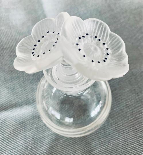 Kristallen Parfumfles 2 anemonen  LALIQUE ?, Verzamelen, Parfumverzamelingen, Zo goed als nieuw, Parfumfles, Ophalen of Verzenden
