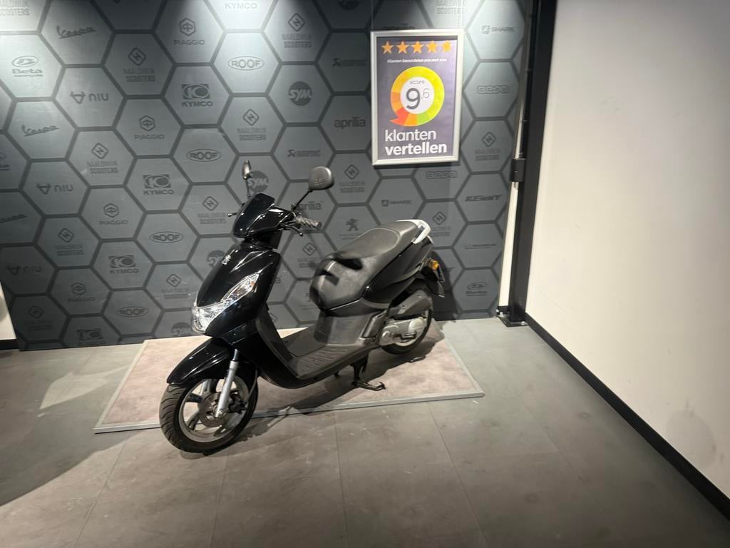 Peugeot Kisbee snorscooter 2017, 7800 km, Fietsen en Brommers, Snorfietsen en Snorscooters, Ophalen, Gebruikt, Benzine, Peugeot