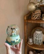 Glazen sneeuwbol met hond uit zwitserland - glitters, Verzamelen, Beelden en Beeldjes, Ophalen of Verzenden, Zo goed als nieuw