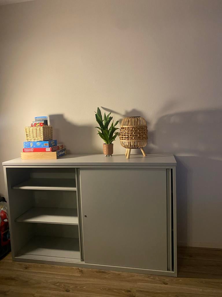 GRATIS Grijze metalen archiefkast met schuifdeuren, Ophalen, Gebruikt, 100 tot 150 cm, Meerdere deuren