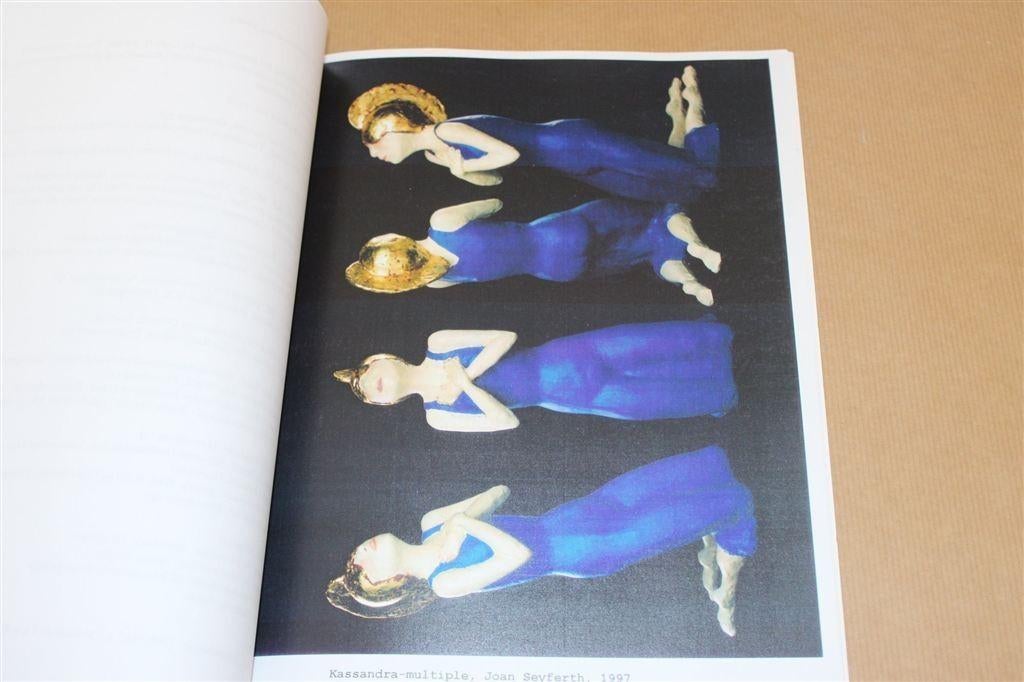 Joan Seyferth's Sterke Vrouwen. Gesigneerd !!, Ophalen of Verzenden, Zo goed als nieuw