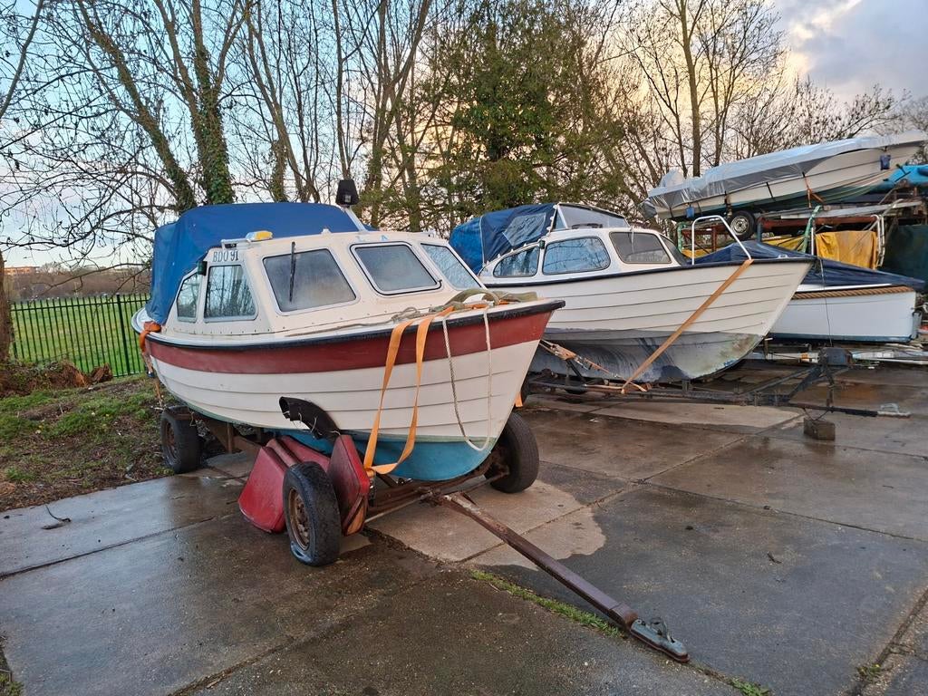 Zweedse polyester sloepje, Watersport en Boten, Sloepen, Gebruikt, Tot 10 pk, 3 tot 6 meter, Binnenboordmotor, Diesel, Polyester