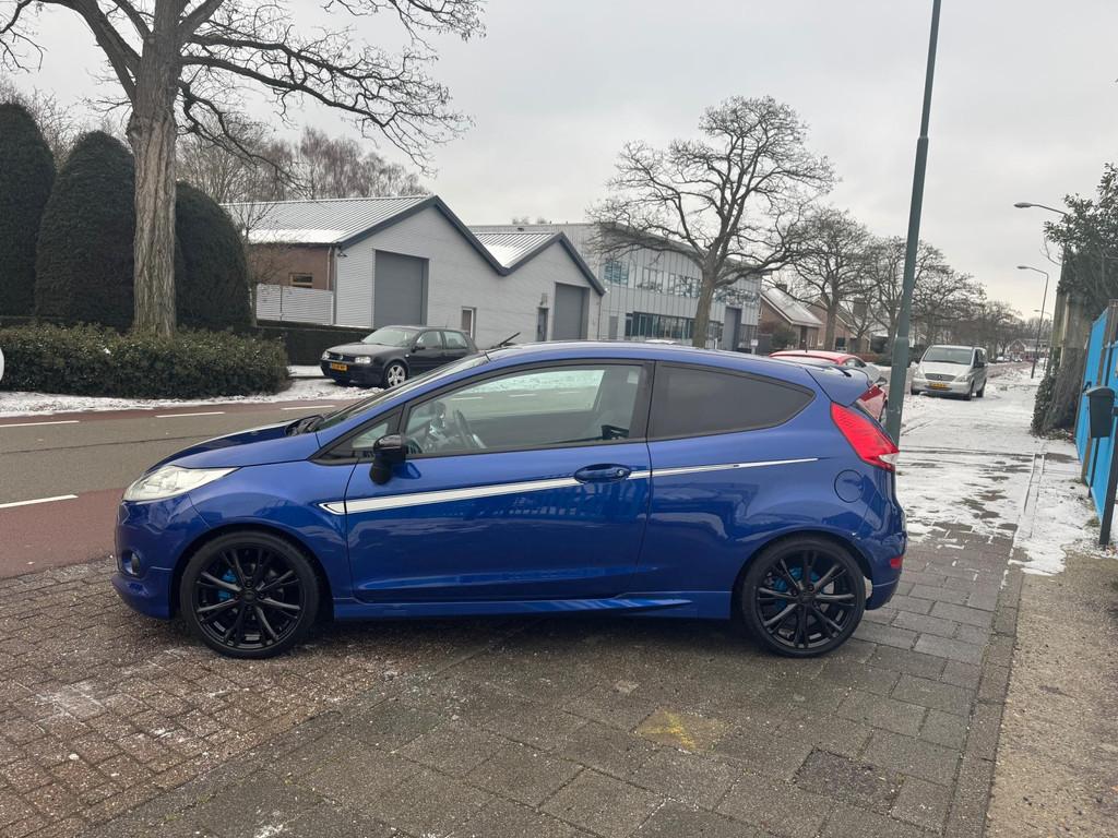 Ford FIESTA 1.6 Metal Clima Elek Pakket Lmv 135 PK Bluetooth, Auto's, Ford, Gebruikt, Zwart, 4 cilinders, Blauw