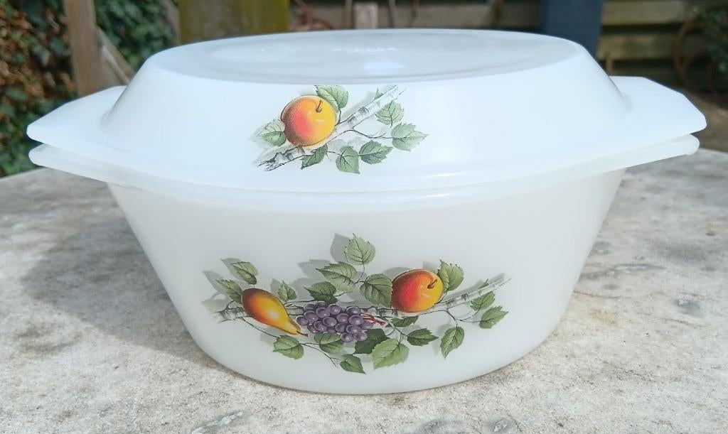 VINTAGE  Arcopal  ovenschaal  fruit de France met deksel, Ophalen of Verzenden, Zo goed als nieuw, Wit, Overige merken