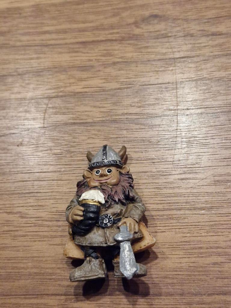 328 Koelkastmagneet Viking poppetje met bier en zwaard, Verzamelen, Poppetjes en Figuurtjes, Ophalen of Verzenden