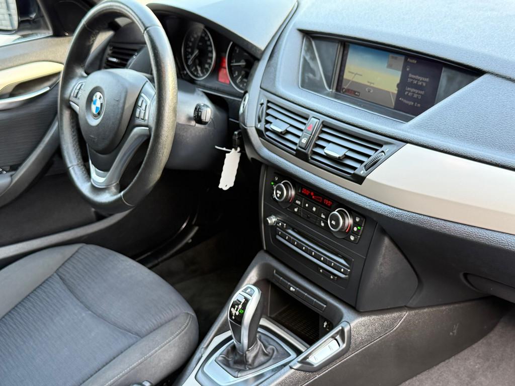 BMW X1 SDrive20i Business Automaat Panoramadak Navi Cruise P, Auto's, BMW, Euro 5, Zwart, 184 pk, SUV of Terreinwagen