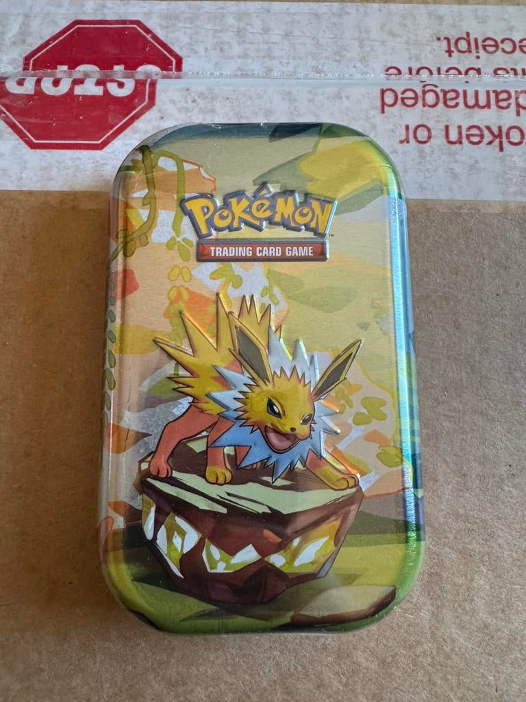 Pokémon TCG: Prismatic Evolutions Mini Tin * SEALED *, Ophalen of Verzenden, Zo goed als nieuw