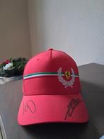 Ferrari petje gesigneerd door Leclerc en Hamilton, Ophalen of Verzenden