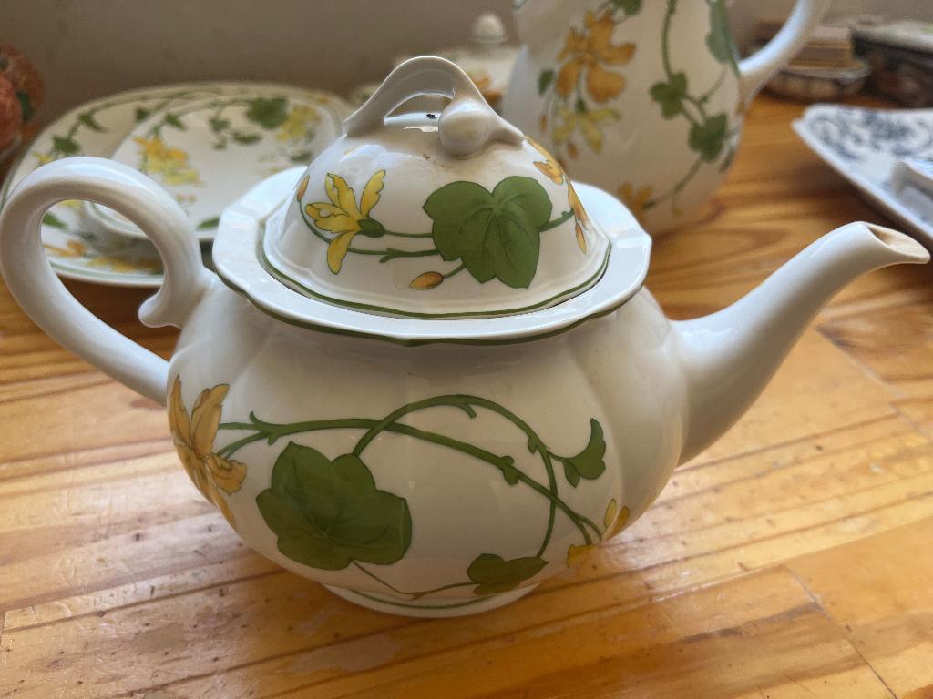 Villeroy en Boch Geranium theepot, Overige typen, Ophalen of Verzenden, Zo goed als nieuw, Overige stijlen