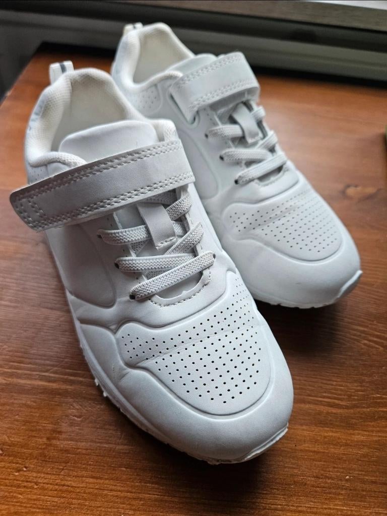 Witte sneakers maat 31, Bluebox, Schoenen, Ophalen of Verzenden, Zo goed als nieuw