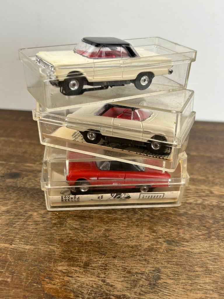 Aurora 1354 Ford Falcon Hard Top 1x Ford Fairlane 2x, Antiek en Kunst, Antiek | Speelgoed, Ophalen of Verzenden