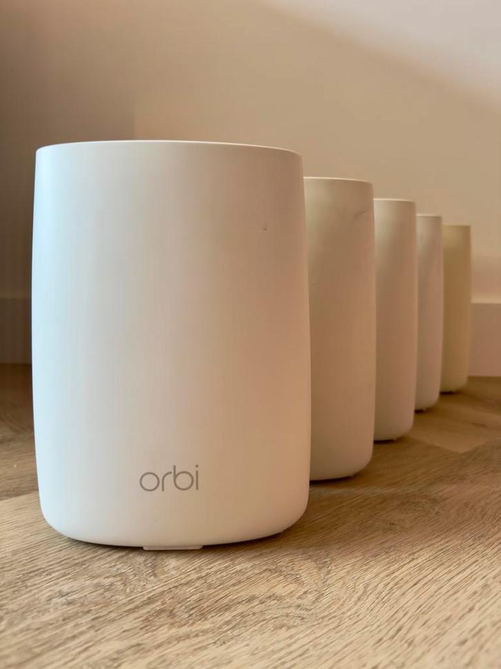 Netgear Orbi RBR50 Mesh WiFi set – Router + 4 Satellieten, Computers en Software, WiFi-versterkers, Gebruikt, Ophalen of Verzenden