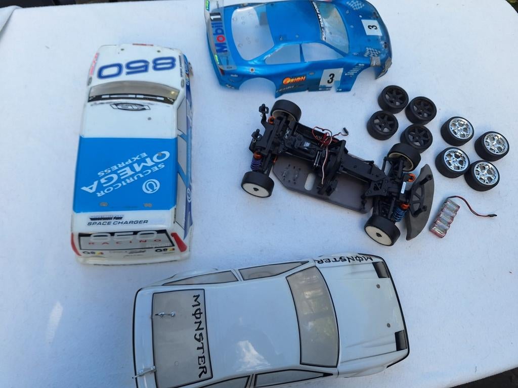 RC auto met 3 Carrosserieën Volvo , Ford, Ophalen of Verzenden, Auto onroad