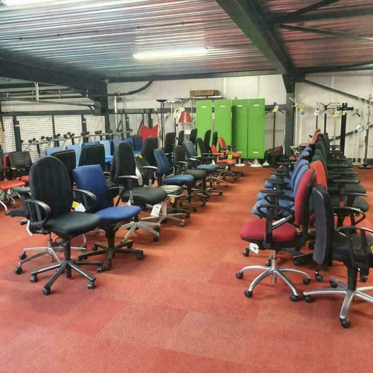 Heel veel bureaustoelen div merken Ahrend, Eromes, Steelcase