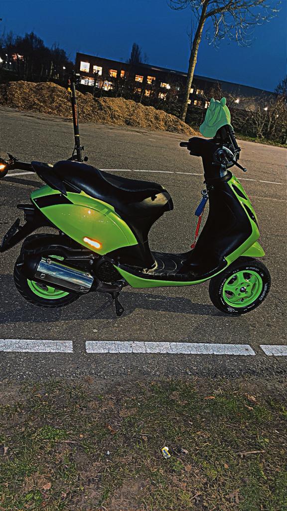 Zip 172cc (tijdelijk op bureau voor onderzoek), Ophalen of Verzenden, Zo goed als nieuw, Tweetakt, Zip