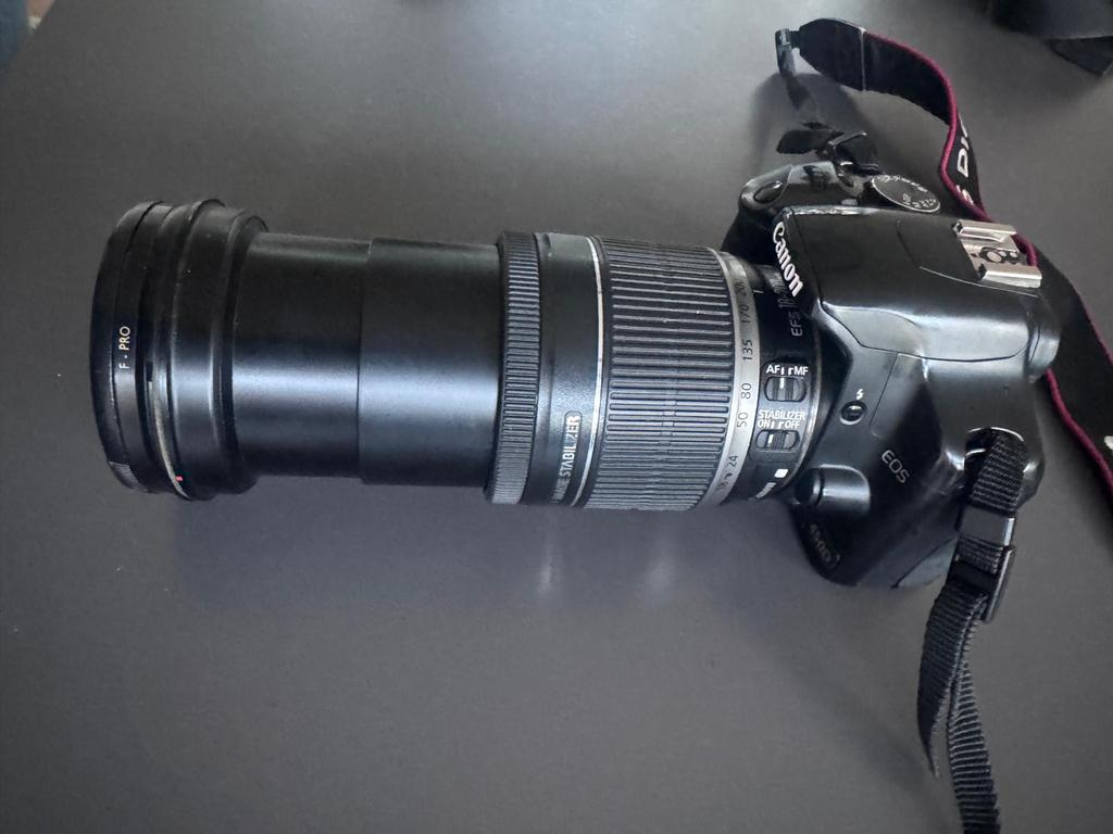 Canon EOS 450D camera met 18-200mm lens in zeer goede staat, Ophalen of Verzenden, Zo goed als nieuw, Canon, 8 keer of meer