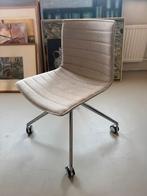 Stoel arper made in italy, Ophalen of Verzenden, Zo goed als nieuw, Wit