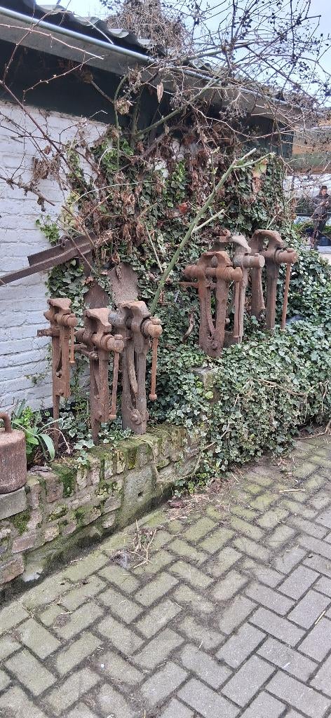 Staart bankschroef, Ophalen