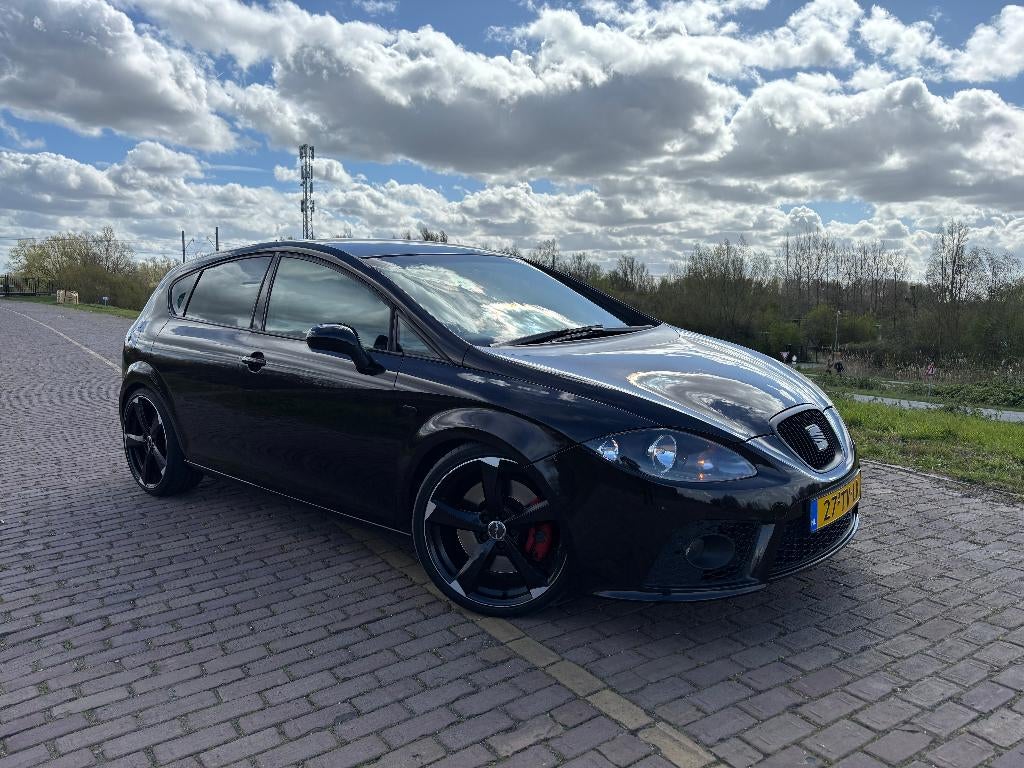 Seat Leon Cupra 300+ PK | Nieuwe APK |, Auto's, Seat, Voorwielaandrijving, Stof, Zwart, 1984 cc