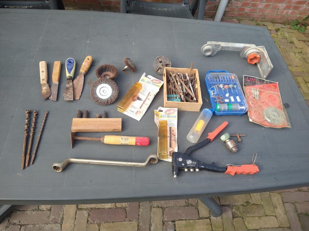 Oud gereedschap, Ophalen