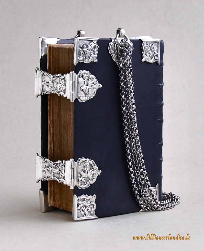 Antieke BIJBEL STATENBIJBEL (1758) GRAVURES + DRAAGKETTING!, Antiek en Kunst, Antiek | Boeken en Bijbels, Ophalen of Verzenden