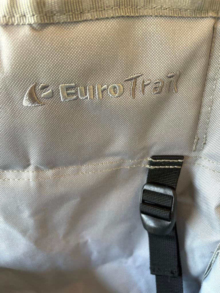 Eurotrail kinderstoel met riempjes en tafelblad, Kinderen en Baby's, Kinderstoelen, Ophalen of Verzenden, Zo goed als nieuw, Inklapstoel