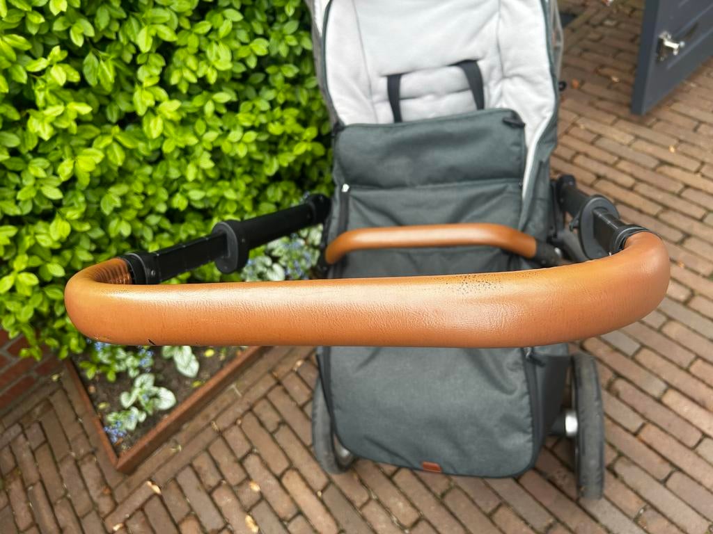 Mutsy Nio kinderwagen met voetenzak en reiswieg, Ophalen, Gebruikt, Kinderwagen, Mutsy