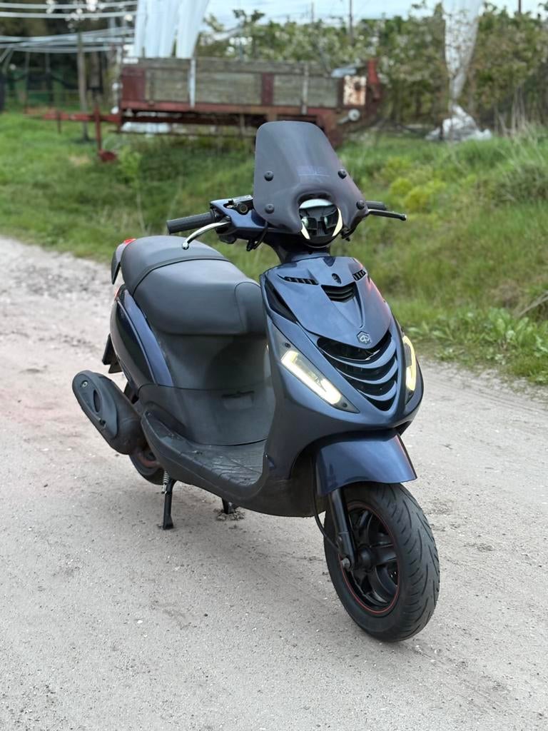 Piaggio zip 50cc 2016 Nette staat incl grote beurt, Fietsen en Brommers, Ophalen, Gebruikt, Maximaal 45 km/u, Zip