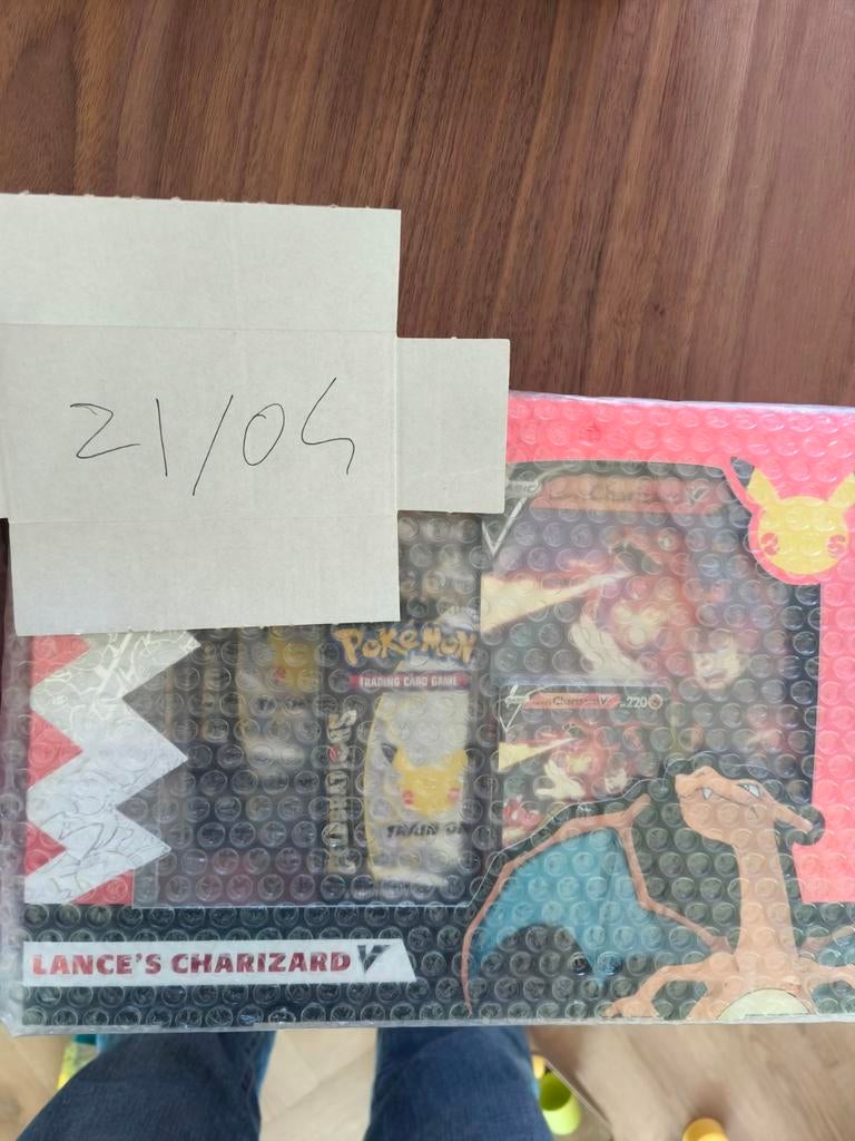 (7x) Pokémon Celebrations Lance's Charizard V Box (Sealed), Hobby en Vrije tijd, Verzamelkaartspellen | Pokémon, Ophalen of Verzenden