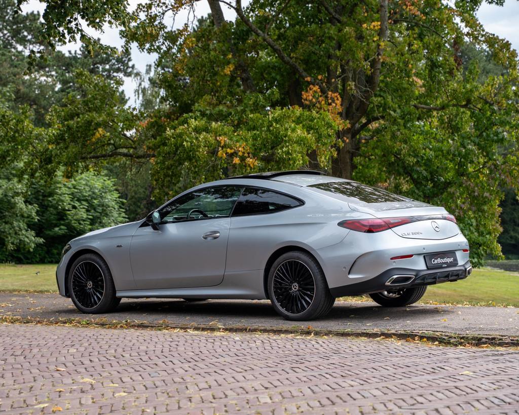 Mercedes-Benz CLE Coupé 300 e AMG Line I Pano IBurmester I, Auto's, Mercedes-Benz, Automaat, Zwart, 4 cilinders, Origineel Nederlands