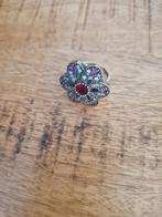 Antieke zilveren ring. Bloemetje met robijntjes. Maat 18, Ophalen of Verzenden, Zilver, Ring, Met edelsteen