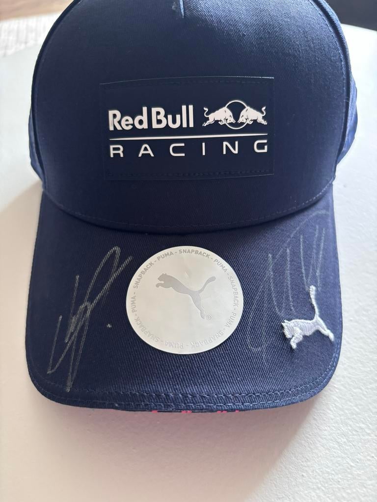 Red Bull cap gesigneerd door Max&Checo 2021 kampioensjaar !!, Ophalen, Zo goed als nieuw