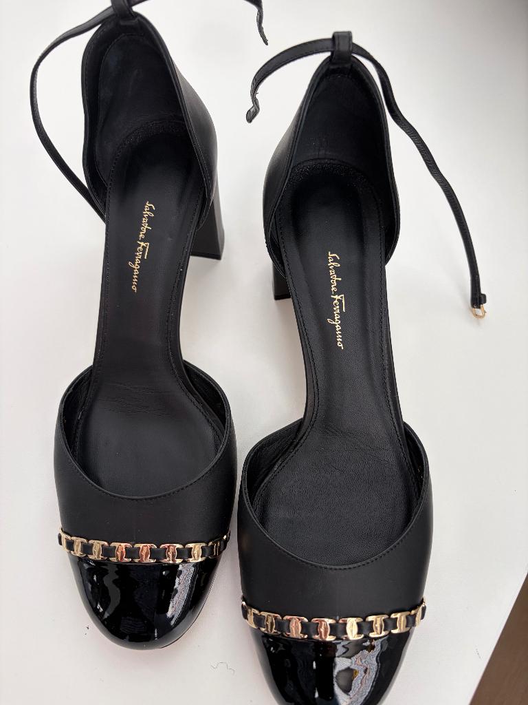 Salvatore Ferragamo maat EU 41.5 (SF maat 11), Pumps, Zwart, Ferragamo, Ophalen of Verzenden