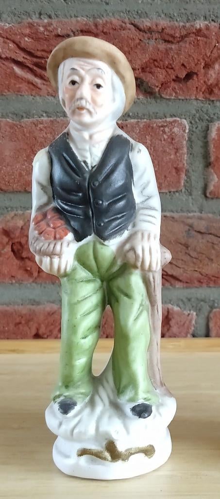 beeldje bisque aardewerk oude man, volgnr 25, Verzamelen, Beelden en Beeldjes, Ophalen of Verzenden, Zo goed als nieuw, Mens