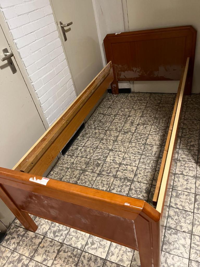 Wooden bed, Huis en Inrichting, Slaapkamer | Bedden, Ophalen, Gebruikt, 90 cm, Eenpersoons