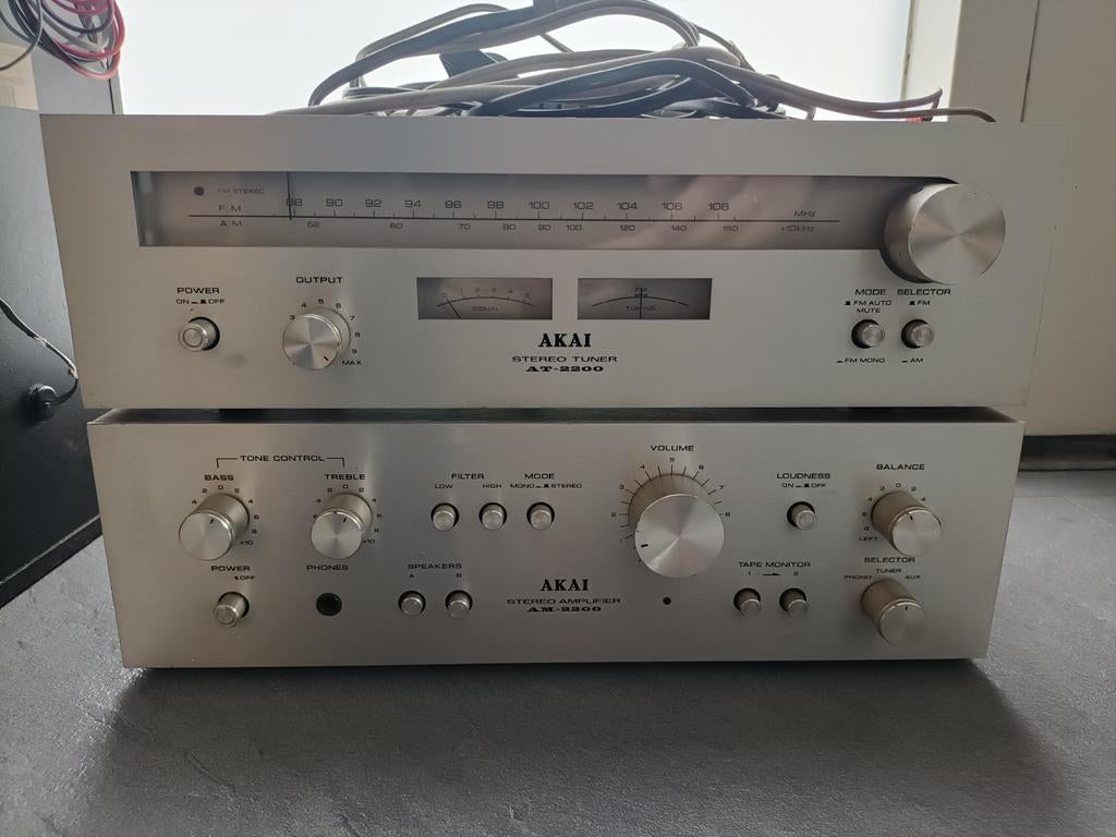 Akai AM-2200 en AT-2200, Audio, Tv en Foto, Versterkers en Receivers, Ophalen, Gebruikt, Minder dan 60 watt, Overige merken