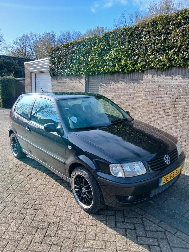 Volkswagen Polo 1.4 44KW 2000 Zwart, Auto's, Volkswagen, Particulier, Polo, Airbags, Bluetooth, Boordcomputer, Centrale vergrendeling