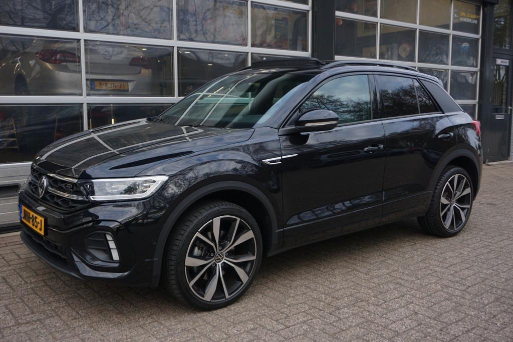 Volkswagen T-Roc 1.5 TSI R-Line Black Style Panodak/19 Inch, Auto's, Volkswagen, 4 cilinders, 150 pk, Leder en Stof, Zwart