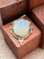 Hanger met “Blue Fire” maansteen, Ophalen of Verzenden, Zo goed als nieuw, 17 tot 18, Dame