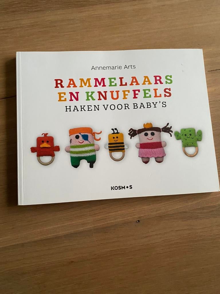 Annemarie Arts - Rammelaars en knuffels, Breien en Haken, Ophalen of Verzenden, Zo goed als nieuw, Annemarie Arts