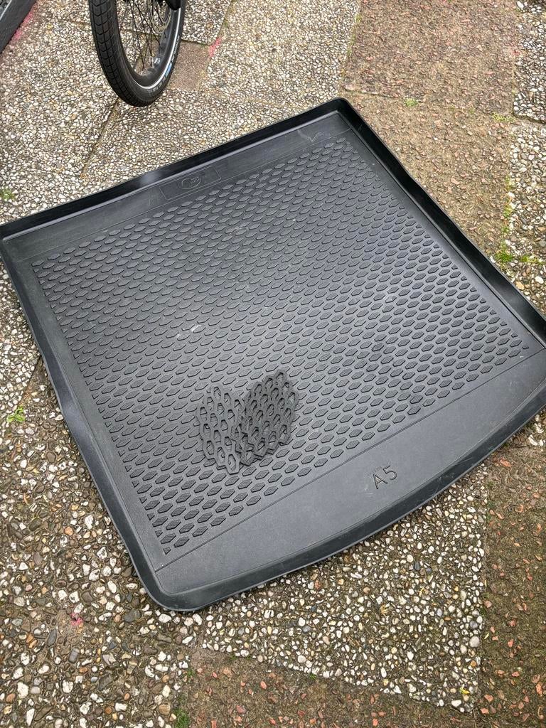 Kofferbakmat Audi A5 Sportback incl 3 rubberen antislip pads, Auto diversen, Kofferbakmatten, Ophalen, Gebruikt